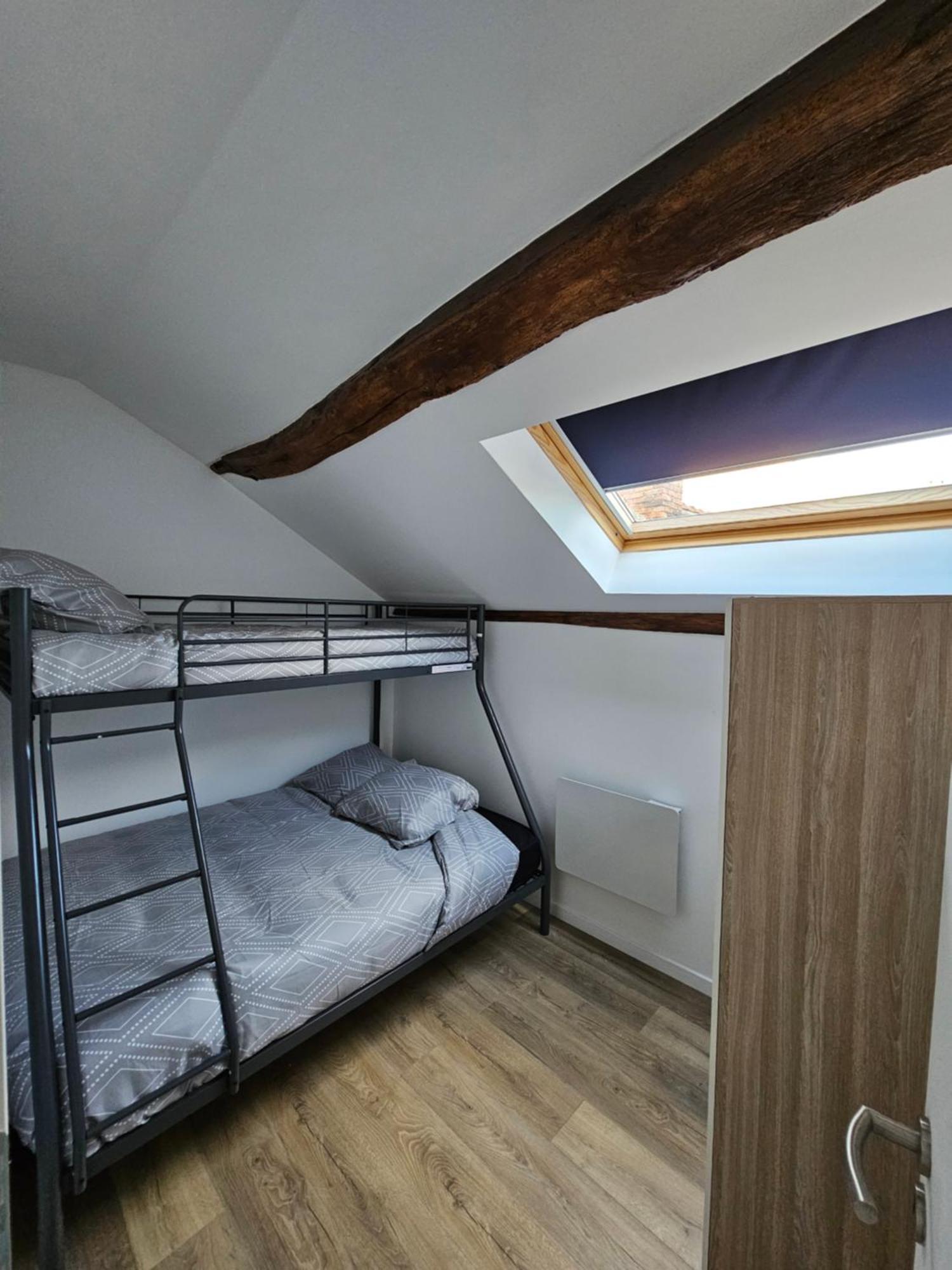 Joli Appartement Mansarde Decize Εξωτερικό φωτογραφία