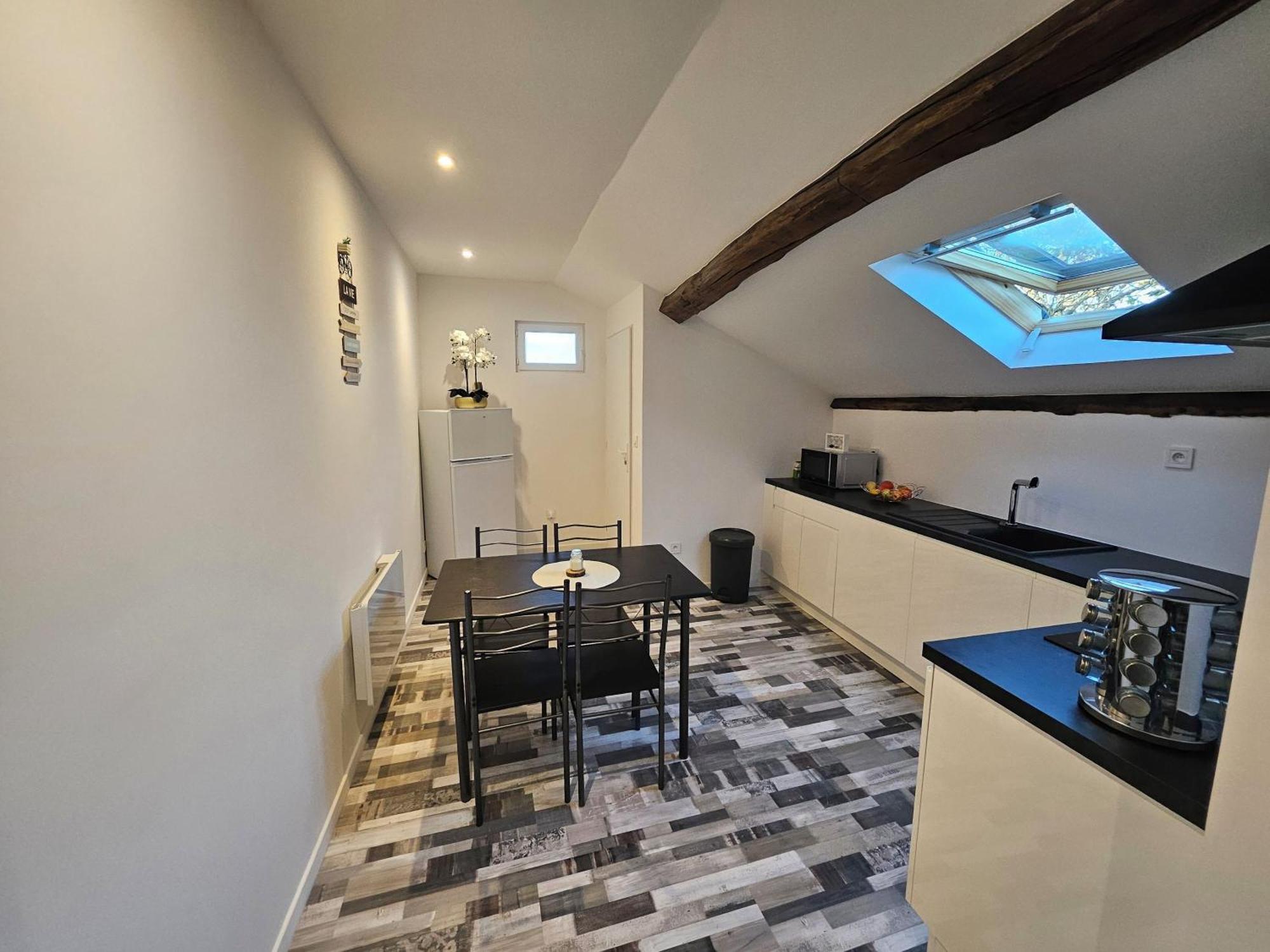 Joli Appartement Mansarde Decize Εξωτερικό φωτογραφία